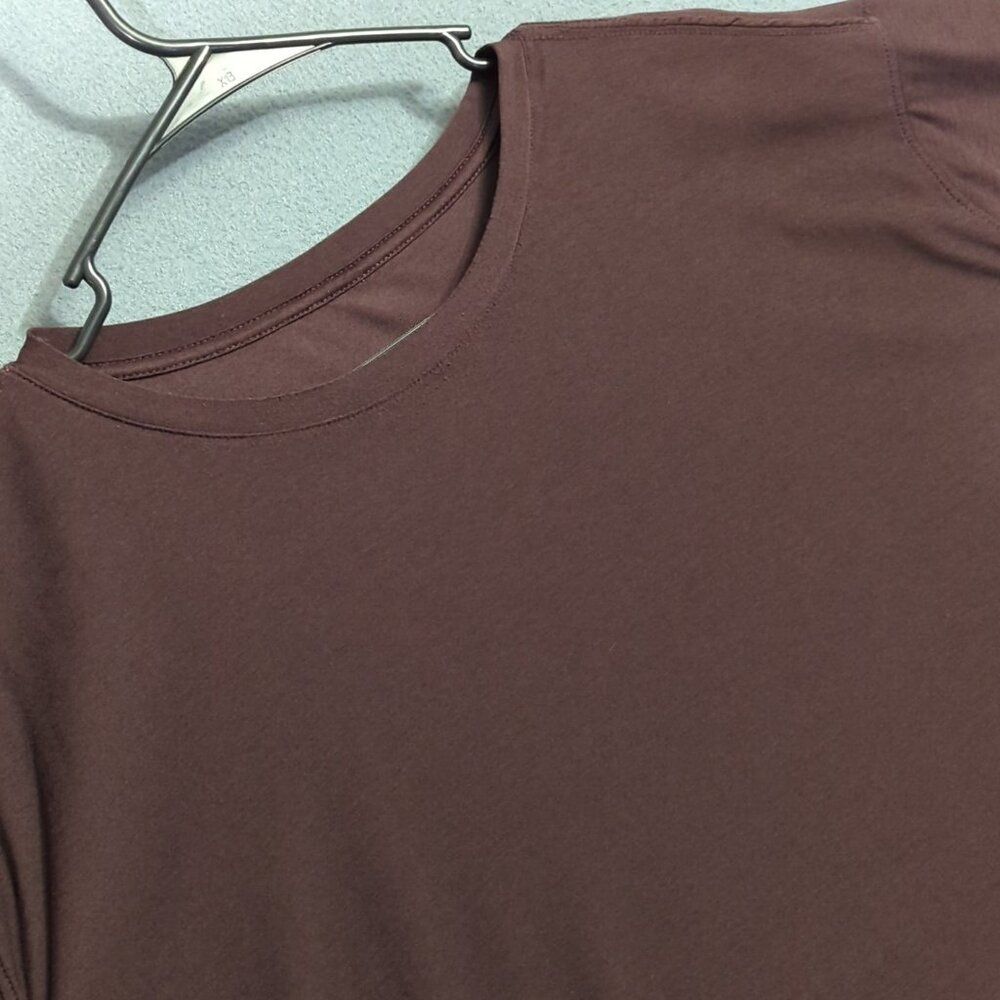 Vuori T-Shirt Men's 2XL (estimated) Burgundy Strato Tech Performance Tee